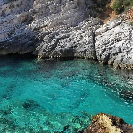 Talez Villa Vis